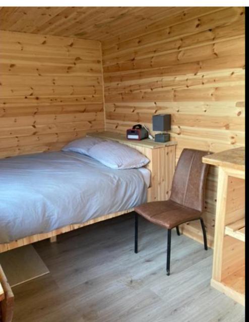 ホテル Off Grid Shepherds Hut Llansilin エクステリア 写真