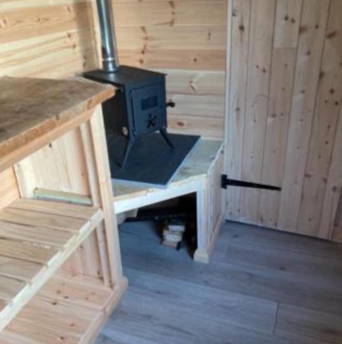 ホテル Off Grid Shepherds Hut Llansilin エクステリア 写真